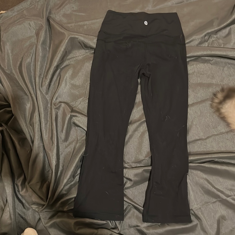 Lulu lemon capri flare pant. Barley worn. Absolutely no pilling